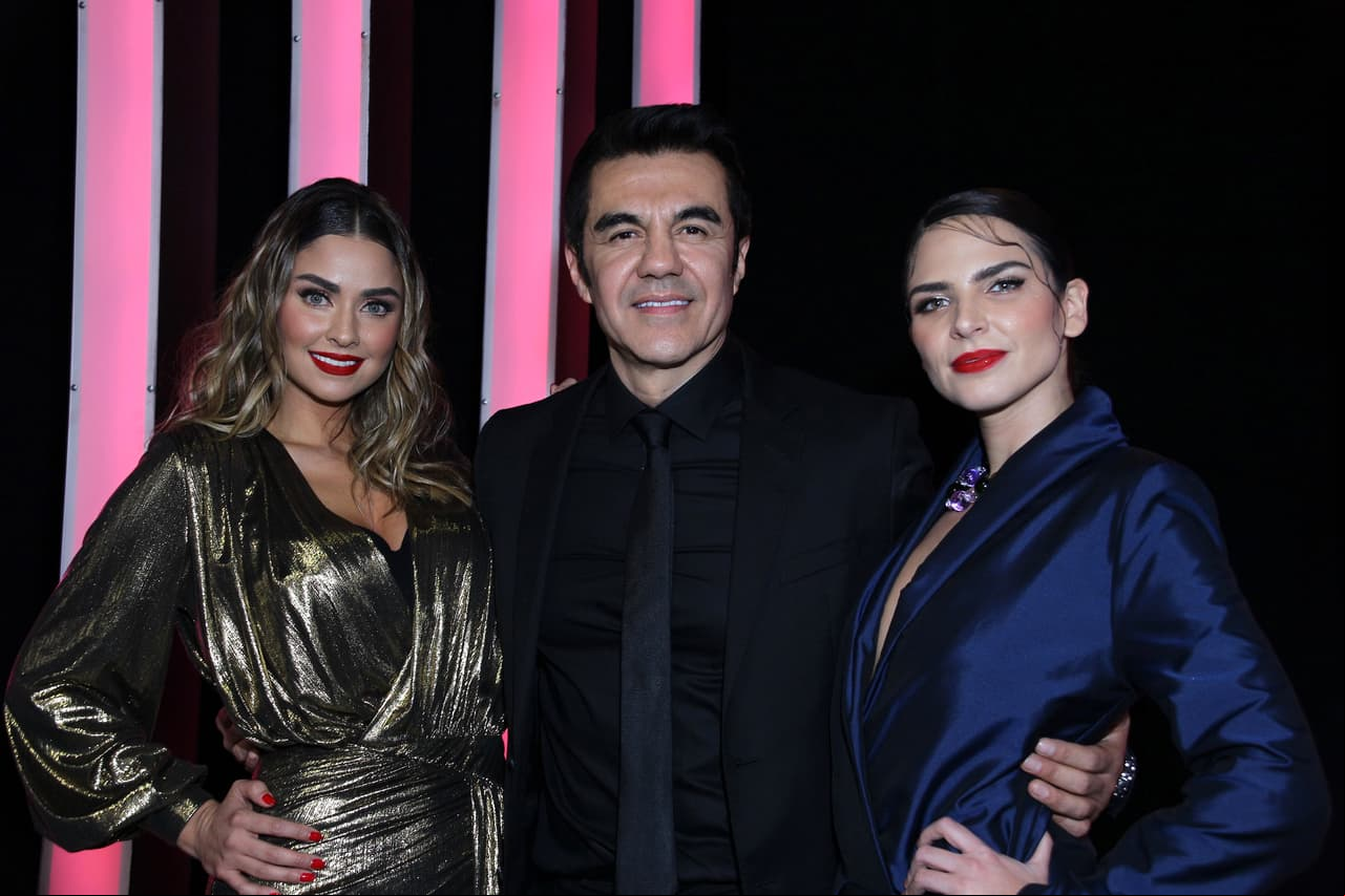 Ahora, después de casi un año alejada de la pantalla chica, Martín regresa en el papel de 'Natalia Lira' en 'Como tú no hay 2', al lado de Adrián Uribe, Estefanía Hinojosa, Aylín Mujica, Gerardo Murguía y Ferdinando Valencia, entre otros.