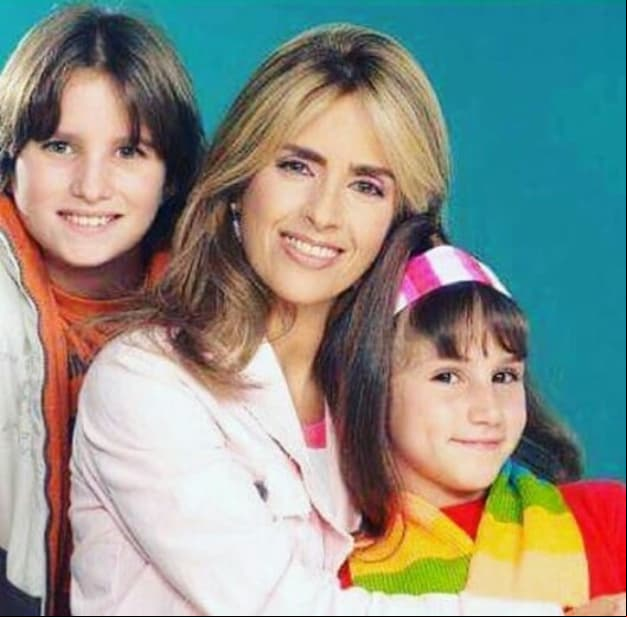 'Sueños y Caramelos' fue una telenovela del productor Carlos Moreno que retrataba la vida de 'Sofía', una pequeña niña con una gran que vivía con su abuelo, luego de la muerte de su madre cuando ella tenía 3 años.